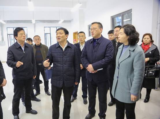 说明: G:\谢冰的文件夹\新闻稿件\2019年\11月份\杜市长调研临港校区\杜市长调研临港校区\MK6A5865,.jpg