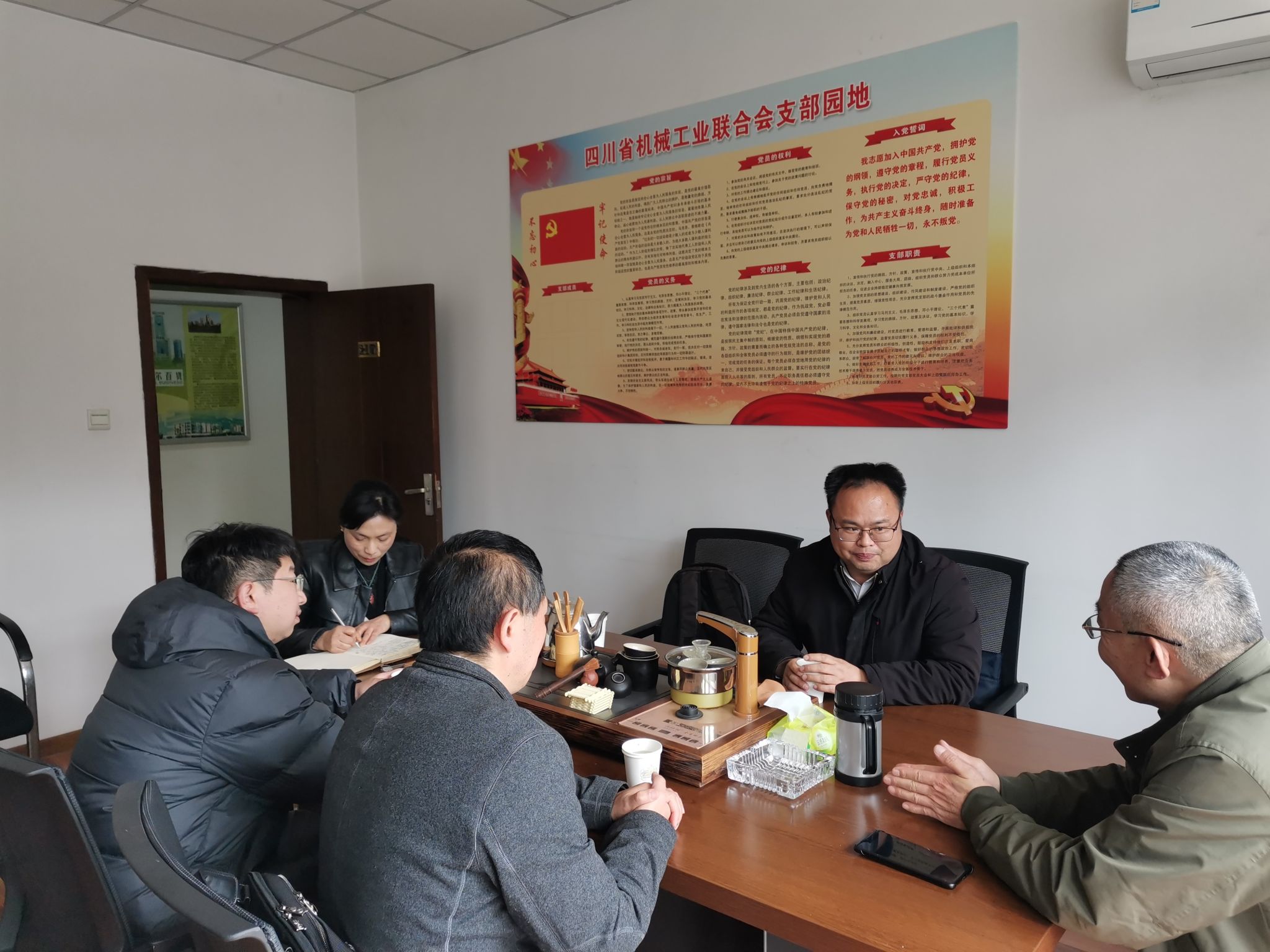 产学研用协同 助推人才成长—机电学院赴四川省机械工程学会及工业联合会交流+2.jpg