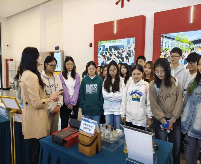 沿足迹4.png 沿足迹4.png