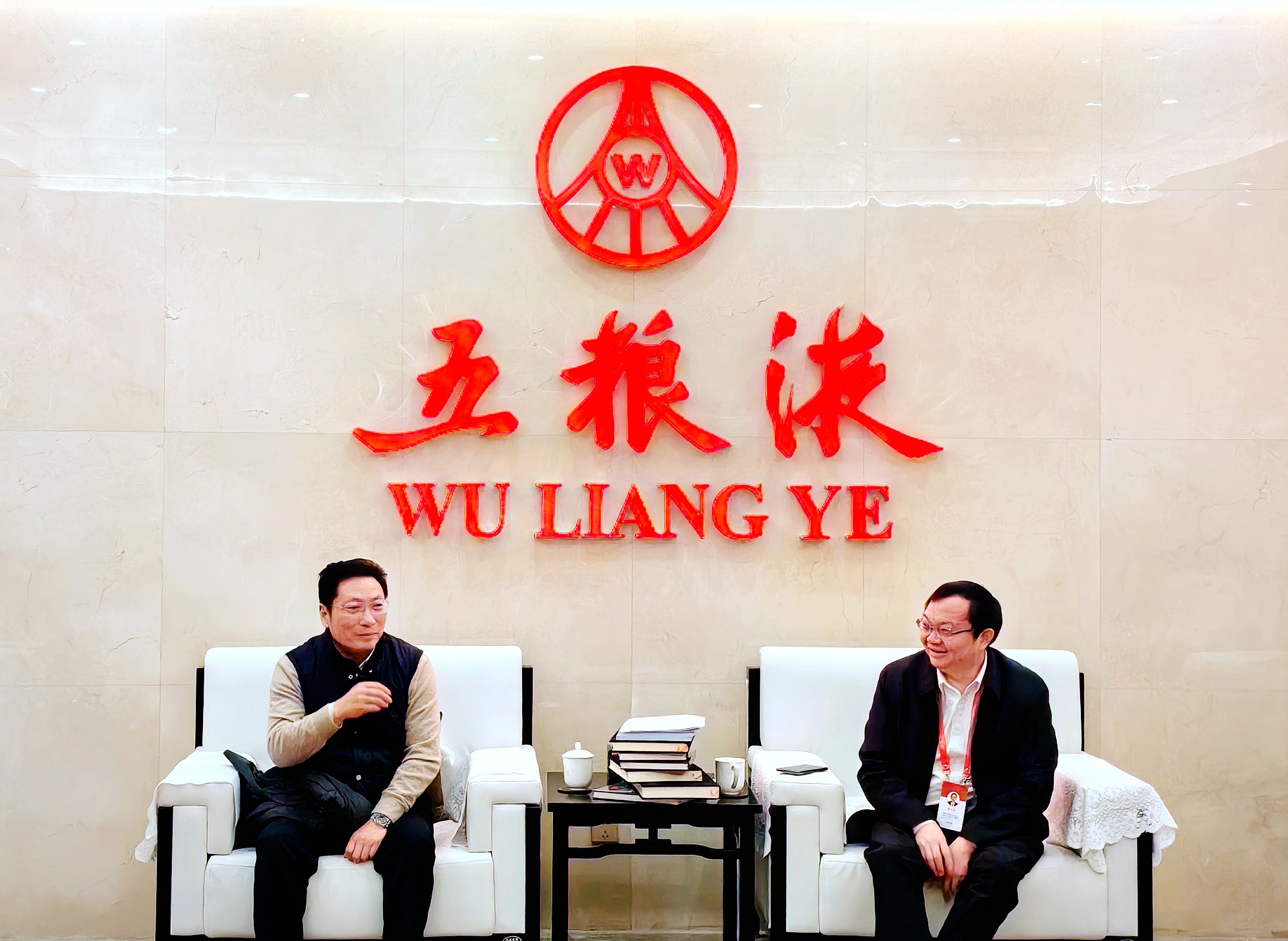 马洪江与曾丛钦会谈.jpg