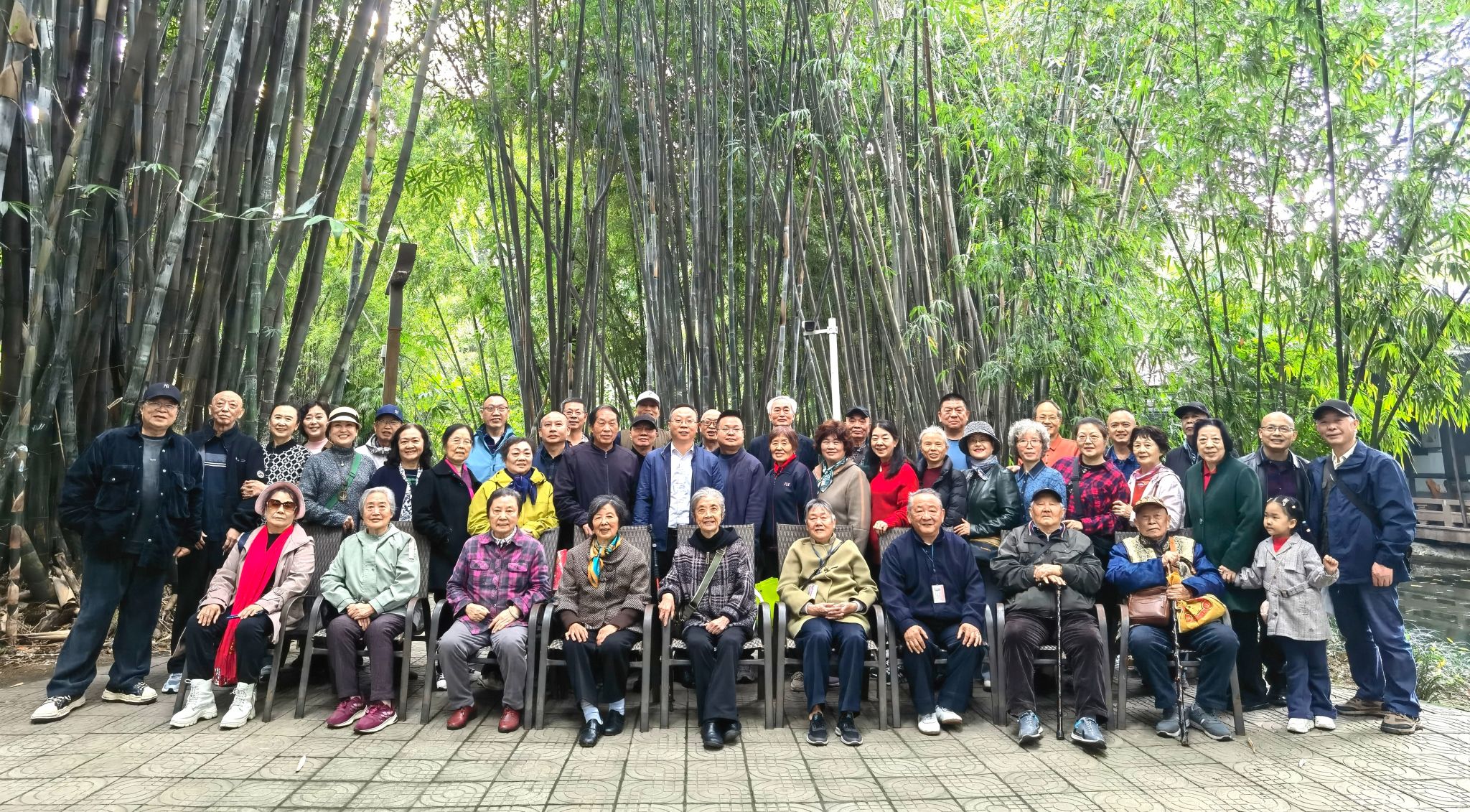 成都五支部重阳节慰问合影.jpg 成都五支部重阳节慰问合影.jpg