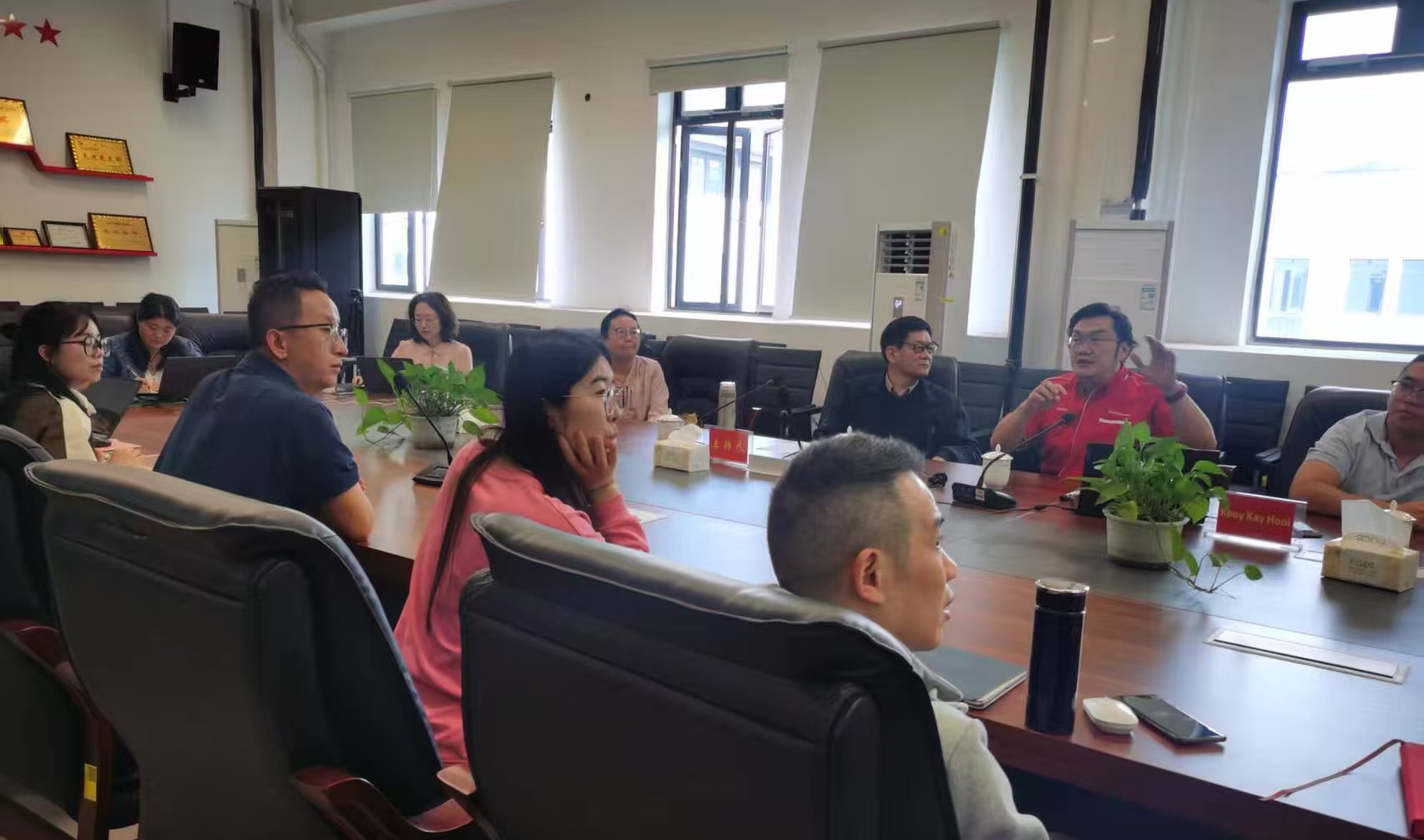 马来西亚思特雅大学研究生商学院院长Keoy Kay Hooi博士到我校交流(宣传部).doc_15a14d98-f578-426c-9c54-6a09580674e0_1f87f.jpg