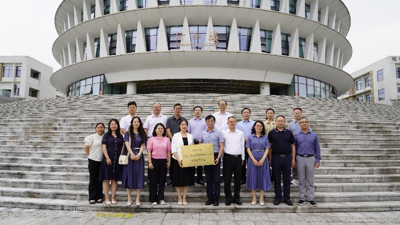 宜宾学院联手K12 开启校校合作新篇章 宜宾学院与三江新区成都外国语学校隆重举行实践教育基地挂牌仪式.doc_5a0a508b-f350-48b3-85de-1b327798b5a8_0.jpg